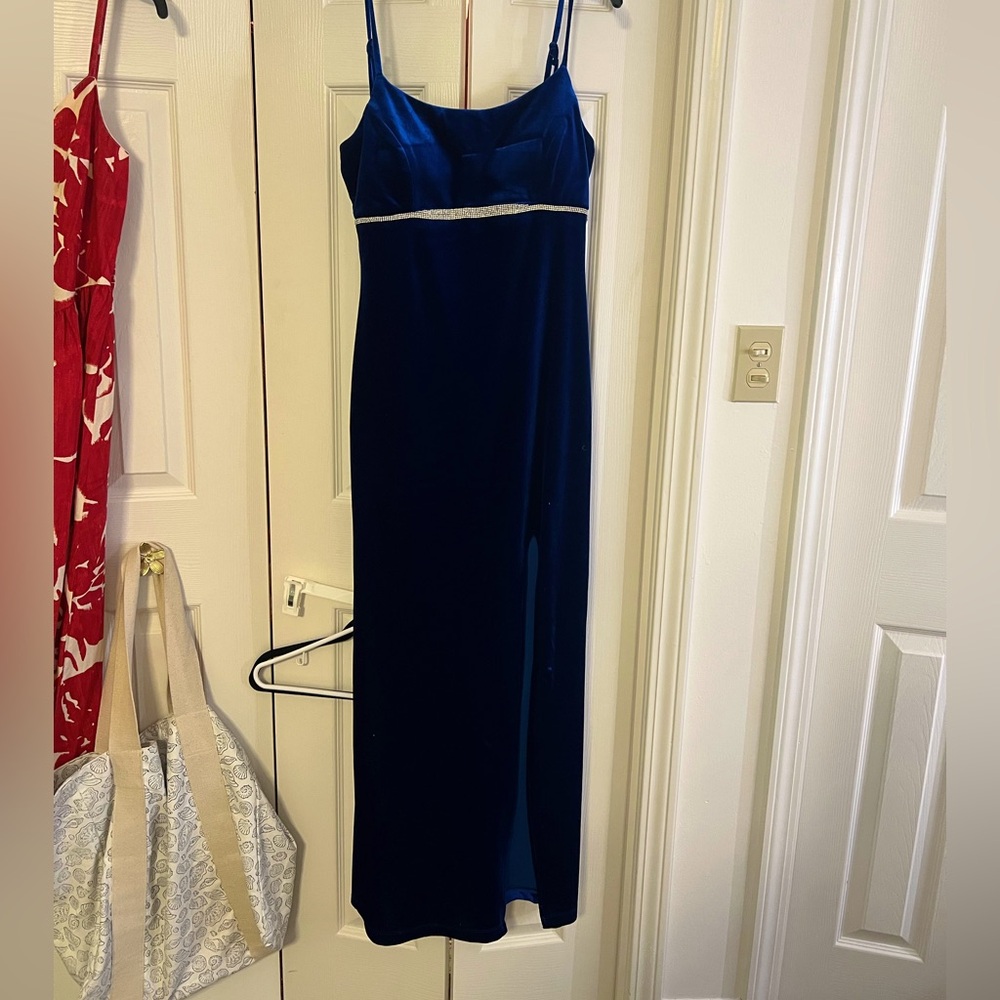 Elegant Blue Velvet Dress with adjustable Spaghetti Straps
